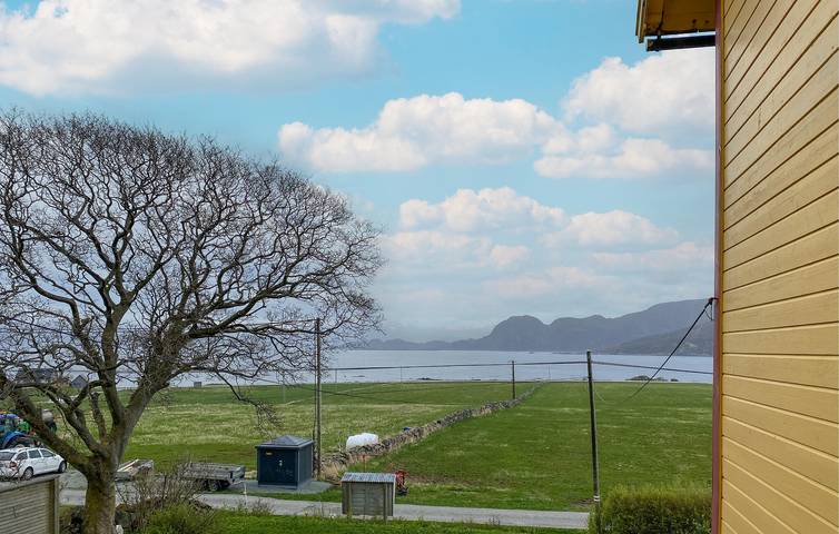 Ferienhaus für 8 Personen mit Garten in Herøy