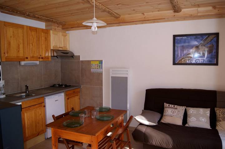 Ganze Wohnung, Ruhige Wohnung mit Garten, nahe dem Dorf in Allos, Castellane und Umgebung