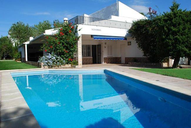 Maison de vacances pour 11 personnes, avec Balcon et Terrasse ainsi que Jardin et Piscine à Calafat