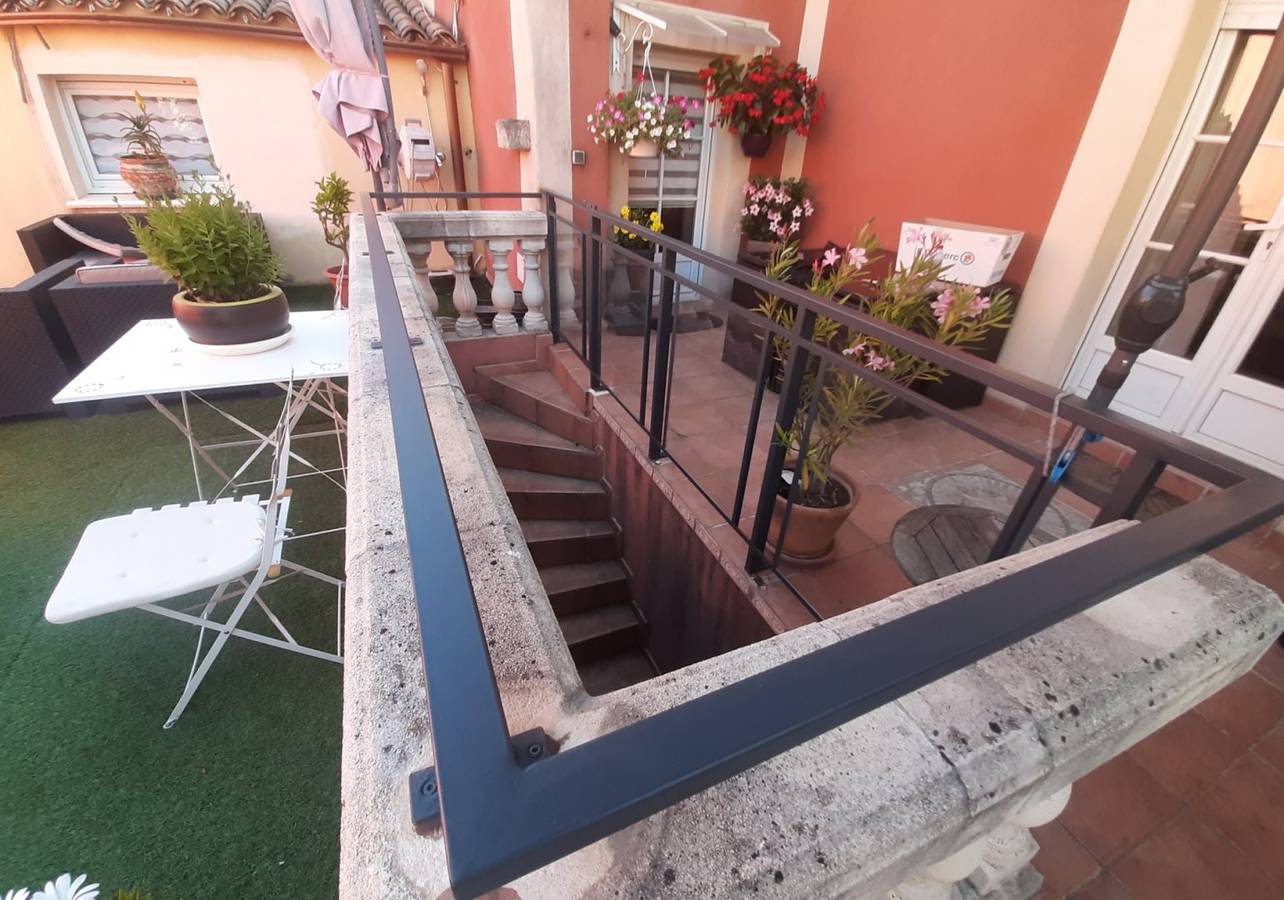 Appartement 108, 130 m², 3 chambres + Tv, clim. + terrasse 70 m² in Pierrelatte, Région de nyons