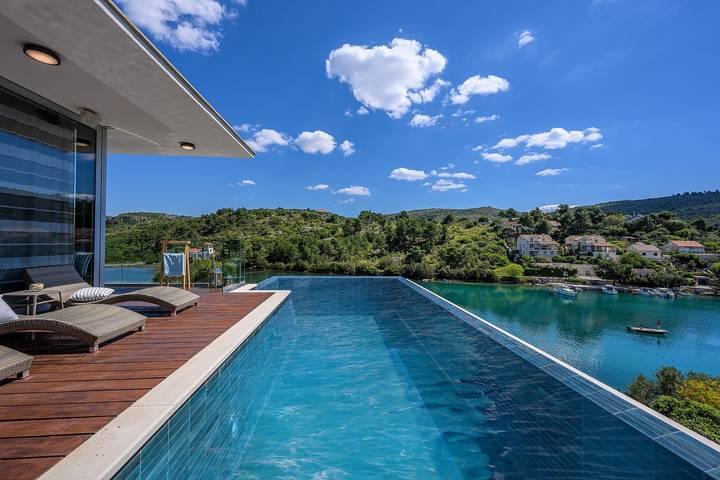 Villa for 10 personer, med hage - 1