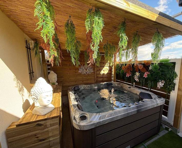 Appartement de vacances pour 2 personnes, avec sauna et terrasse ainsi que piscine et jacuzzi - 1