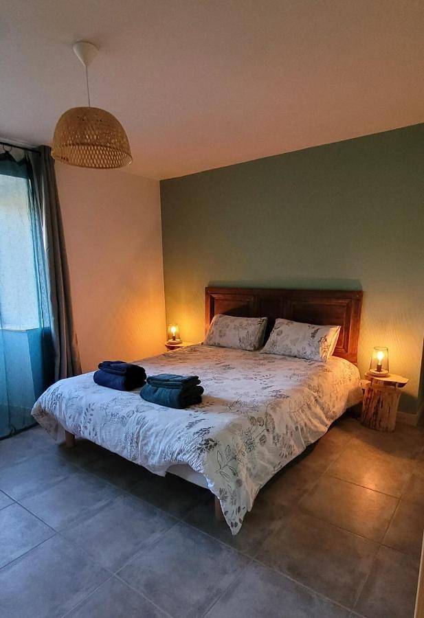 Location de vacances pour 4 personnes, avec vue et terrasse à Mercuer - 4