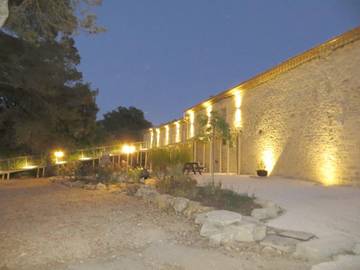 Cottage pour 8 personnes, avec piscine ainsi que jardin et sauna à Junas
