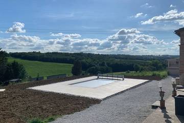Gîte pour 6 personnes, avec piscine ainsi que jardin et terrasse à Caraman