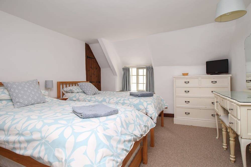Forge Cottage, pet friendly, with a garden in West Lulworth in Lulworth Cove, Dorset
