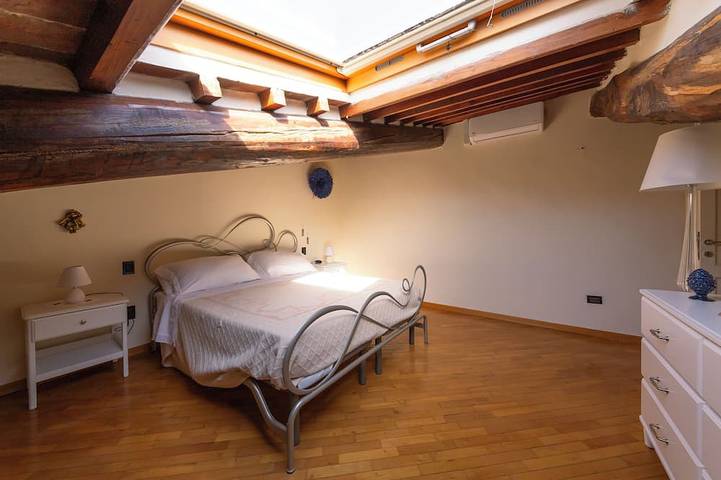 Apartamento entero, Elegant apartment with panoramic terrace in the historic heart of Pistoia in Pistoya, Provincia de Pistoia