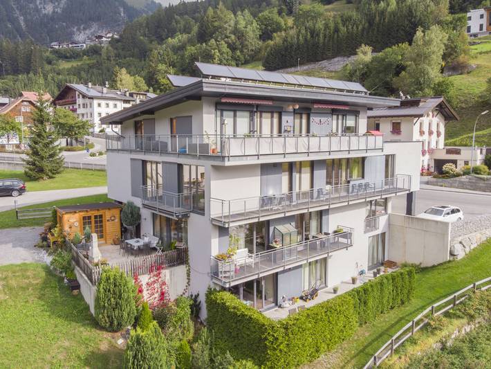 Ferienwohnung für 4 Personen, mit Balkon und Terrasse sowie Garten und Sauna am Arlberg