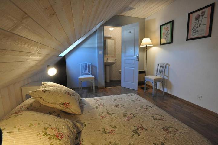 Location de vacances pour 9 personnes, avec vue et jardin à Ceyssat - 4