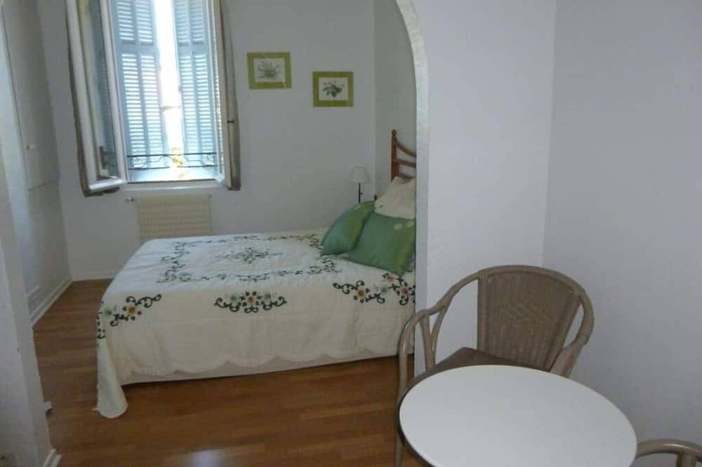 Coquette Provençal house facing south and sea view near the beach in Golfe-Juan, Vallauris