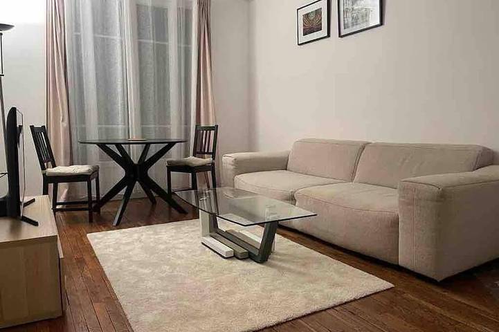 Apartamento entero, L'Authentique 10 minutes from Paris: Comfort and accessibility! in Asnières-sur-Seine, Altos del Sena