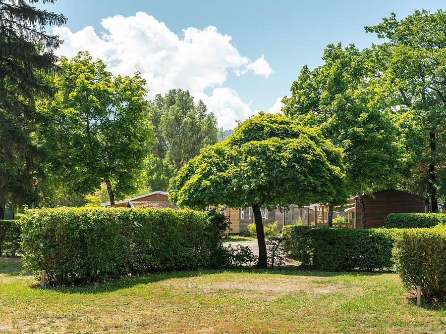 Flower Camping Les Iles - Mobilhome 6 personnes - Mobil Home Standard 28m² (3ch-6pers) + Tv + Terrasse - 7N in Passy, Pays du Mont-Blanc