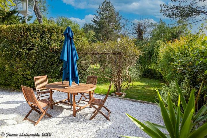 Location de vacances pour 4 personnes, avec vue ainsi que piscine et jardin à Monteaux - 2