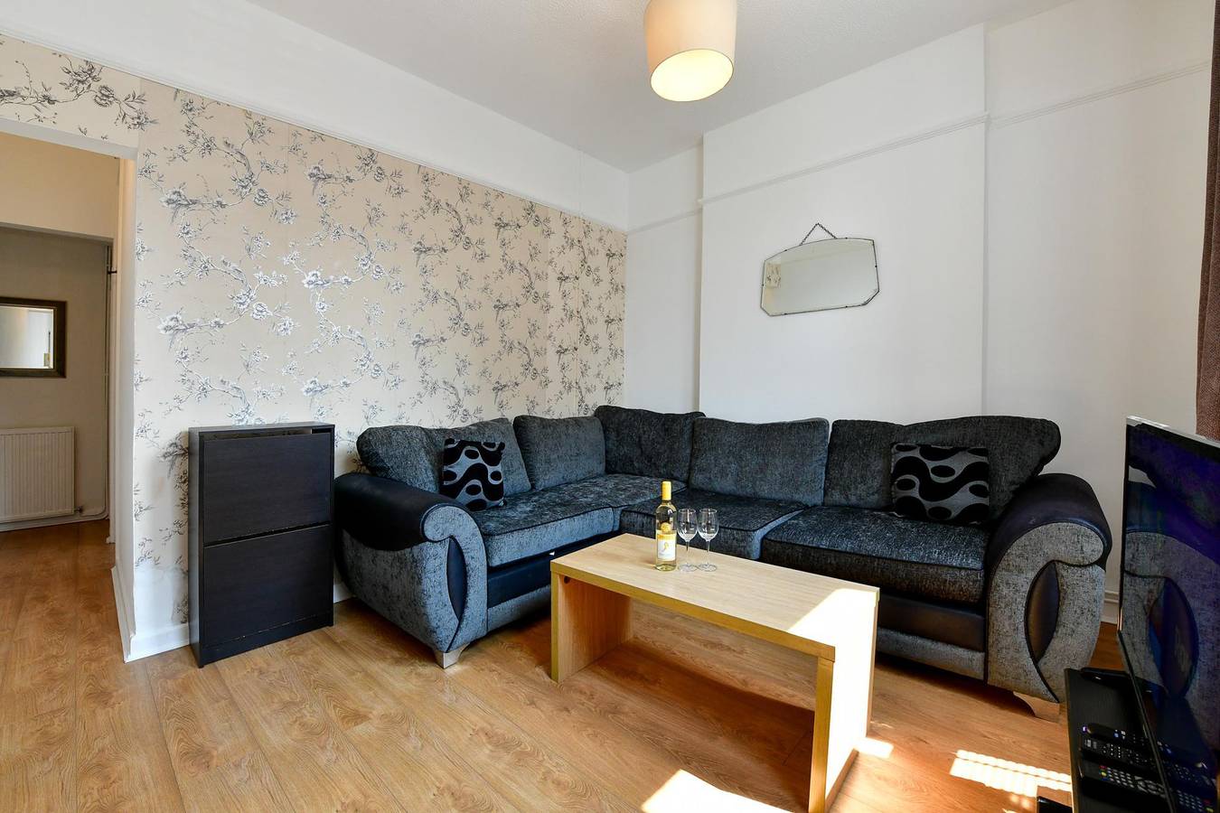 Entire apartment, Spacious Cardiff Apartment | Wifi | Near City - Pass the Keys in Cardiff, Cardiff region