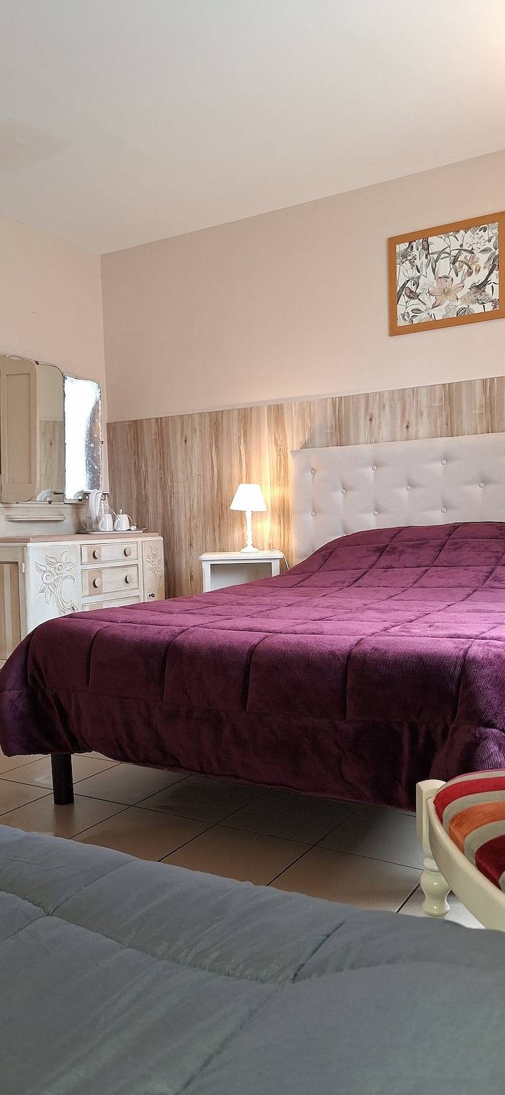 Zimmer 'Le Meslay Nr. 1' mit geteilter Terrasse, gemeinsamem Garten und Wlan in Fyé, Sarthe