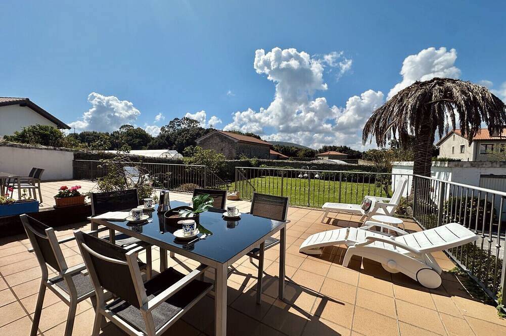 🏡 Perfect Island Getaway - Townhouse with Private Parking 🚗✨. in Isla, Arnuero