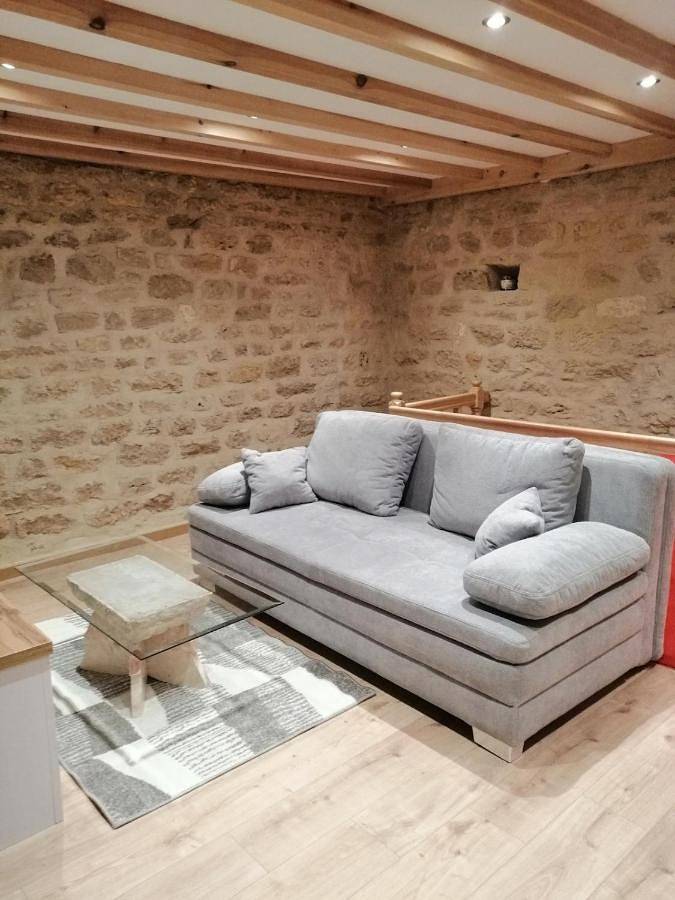Gîte pour 4 personnes, avec terrasse dans Lamouilly