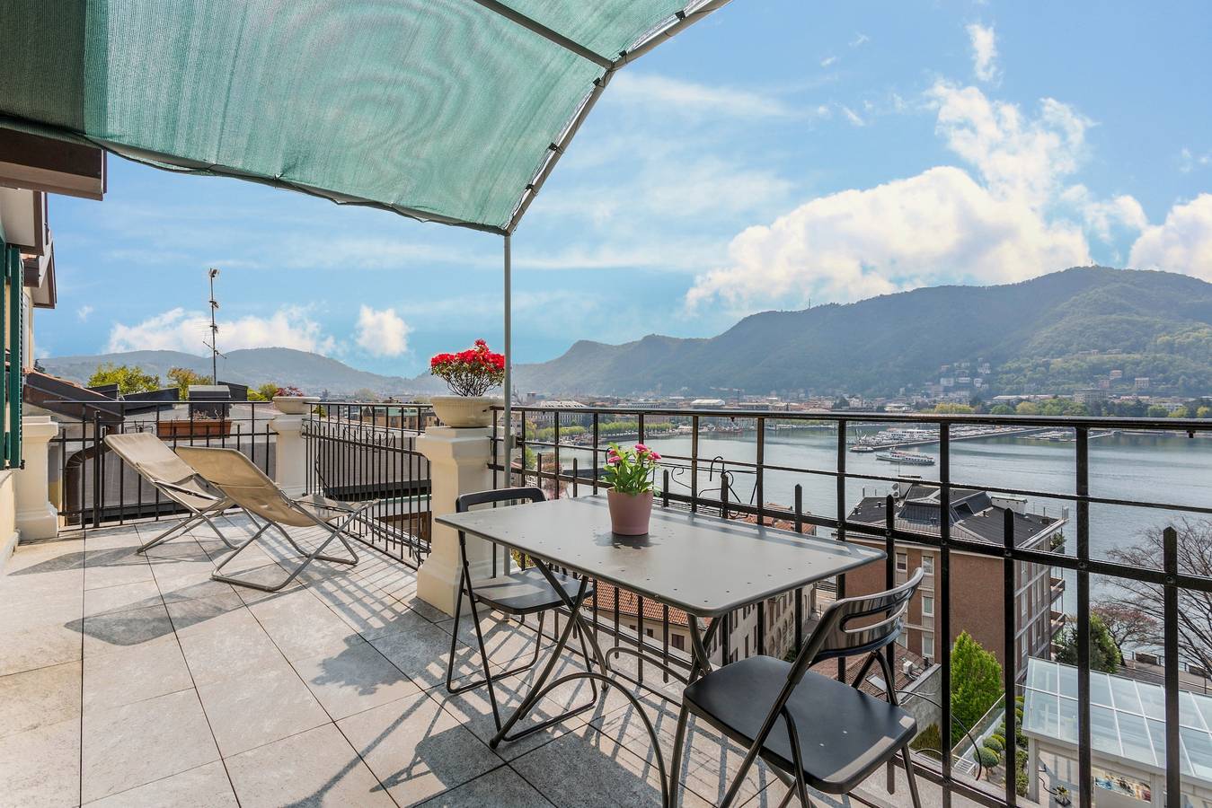 Entire apartment, Apartment "Attico Vista Lago" in Como with Lake View, Wi-Fi & Terrace in Como, Lake Como