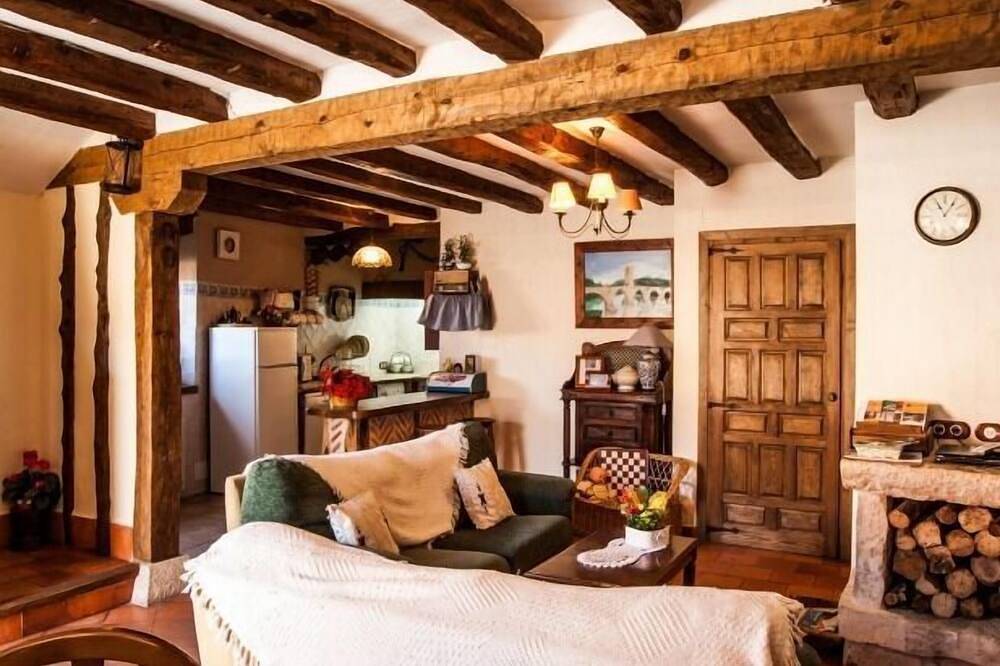 Self catering La Fuente del Monte for 4 people in Caballar, Segovia Province