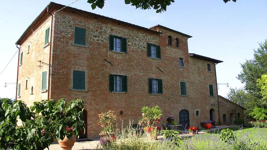 Castello per 26 persone, con piscina e giardino in Toscana