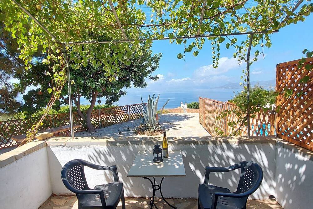 Schönes Haus auf einem Hügel auf der Insel Samos, 400 m von einem organisierten Strand entfernt in Samos