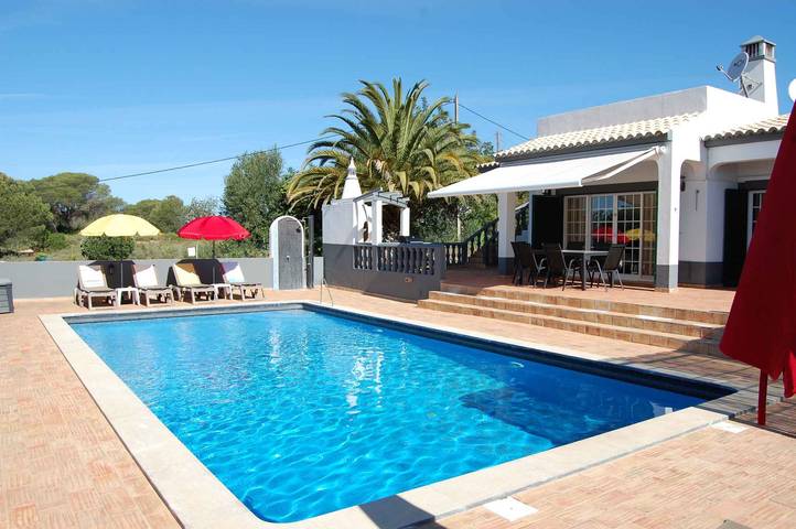 Ferienhaus für 6 Personen, mit Garten in Santa Bárbara de Nexe
