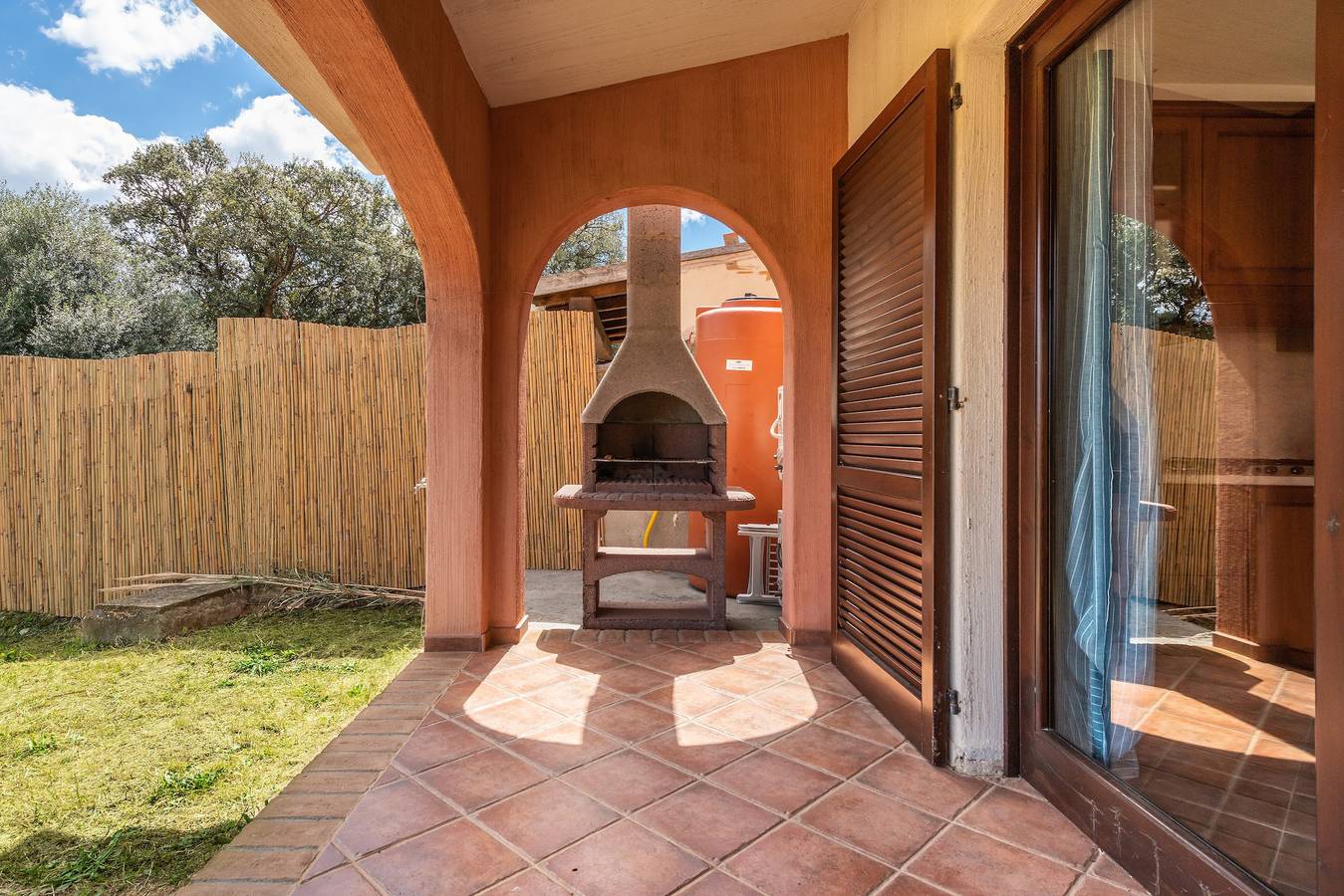 Villa Isabel con Wi-Fi, aire acondicionado, terraza y jardín in Crabonaxa/Villasimius, Villasimius