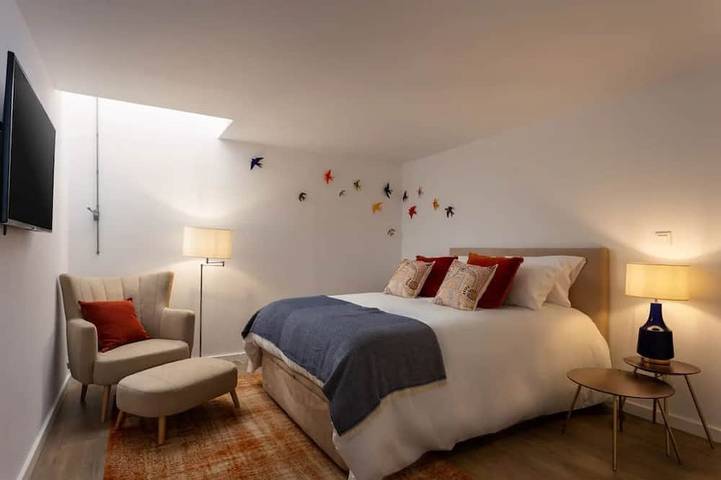 Apartamento entero, Stupendo-2Br- Patio, Refresh Pond-A/C-Center in São João (Lisboa), Penha de França