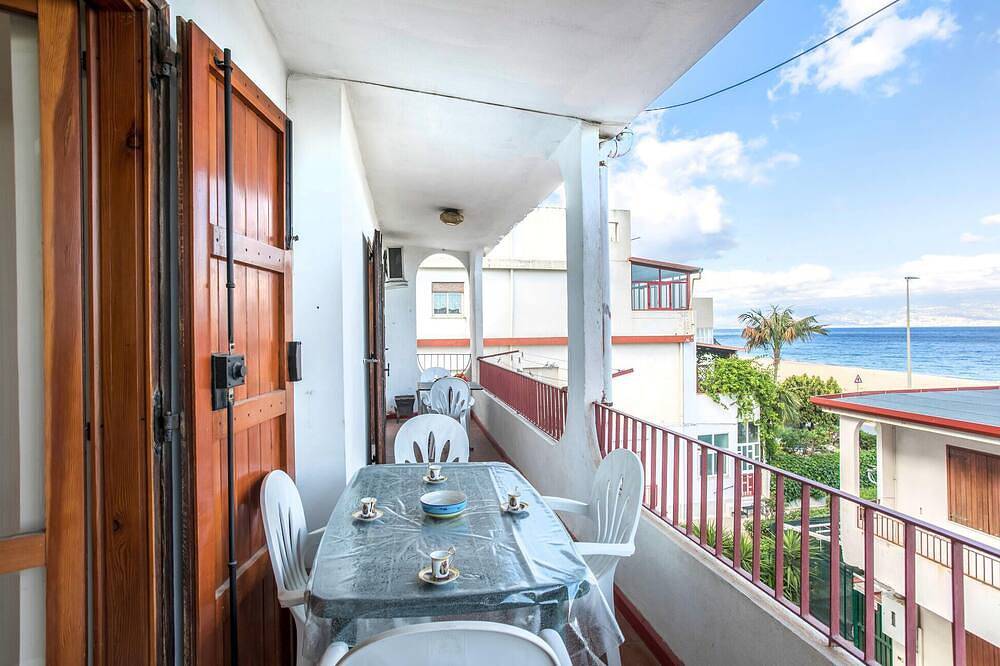 Entire apartment, 2 bedroom awesome apartment in Messina in Messina, Messina Province