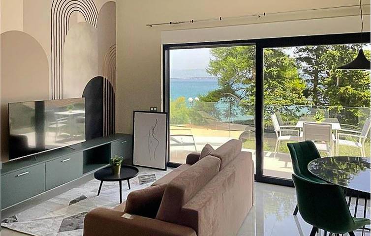 Apartamento vacacional entero, Acogedor apartamento con terraza y wifi, a 2,5 km de la playa in Ugljan, Isla de Ugljan