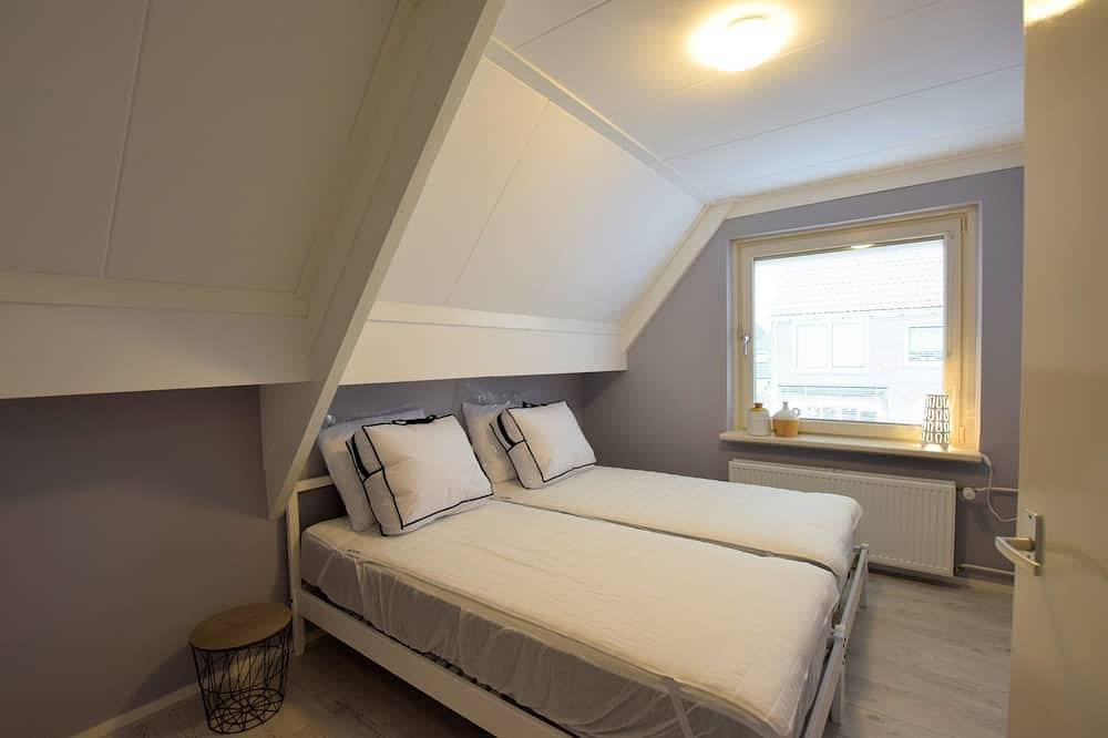 Rijtjeshuis nabij het strand van Katwijk en het centrum in Katwijk, Nederlandse Noordzeekust