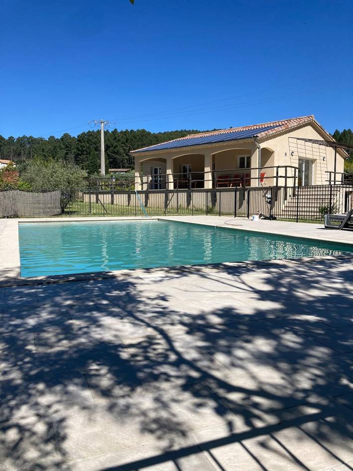 Gîte pour 12 personnes, avec piscine, animaux acceptés à Les Salelles - 4