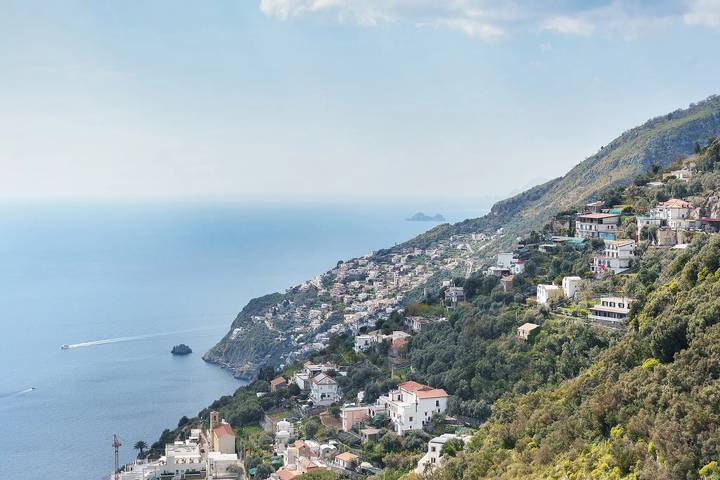 Entire apartment, At Nonno Aurelio's: Sea View, Wi-Fi & Air Conditioning in Furore, Sorrento Coast