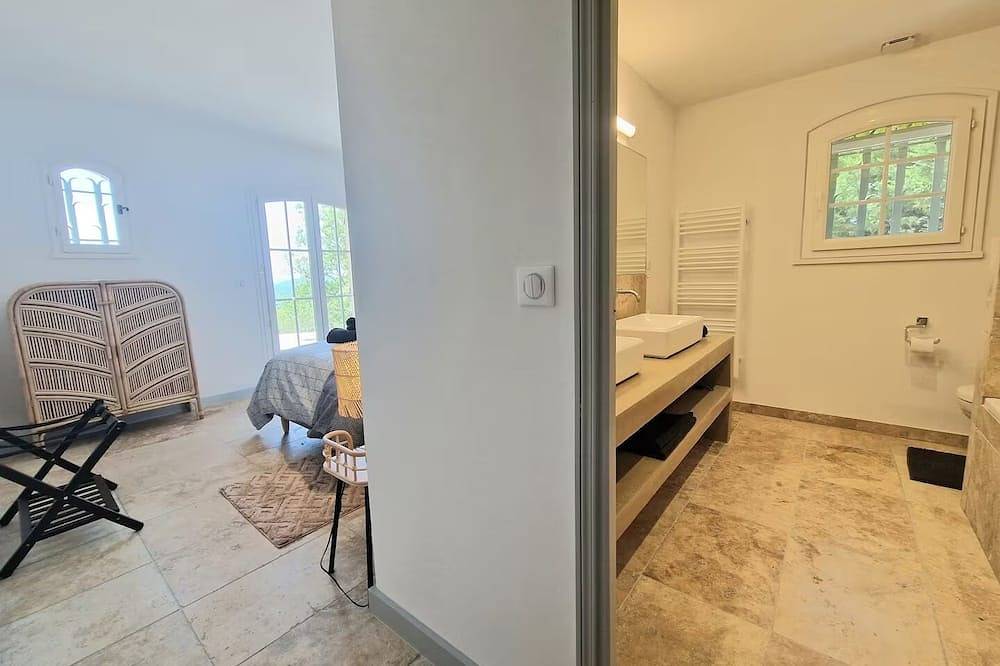 Magnificent villa with the most beautiful view of Tourtour and private pool in Tourtour, Draguignan region