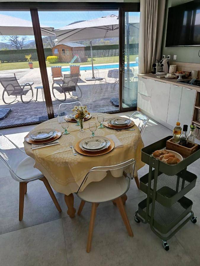 Maison de vacances pour 4 personnes, avec Terrasse et Jardin ainsi que Piscine et Vue