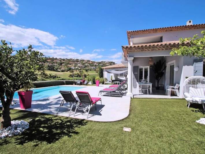 Gîte pour 10 personnes, avec jardin ainsi que piscine et terrasse dans Golf Bluegreen Sainte-Maxime - 3