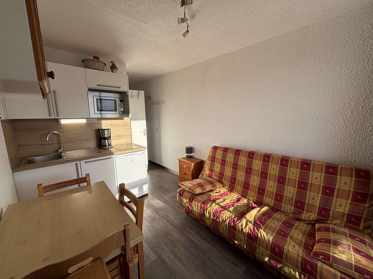 Entire apartment, Studio for 4 in Alpe d'Huez, pets allowed in Huez, Écrins National Park