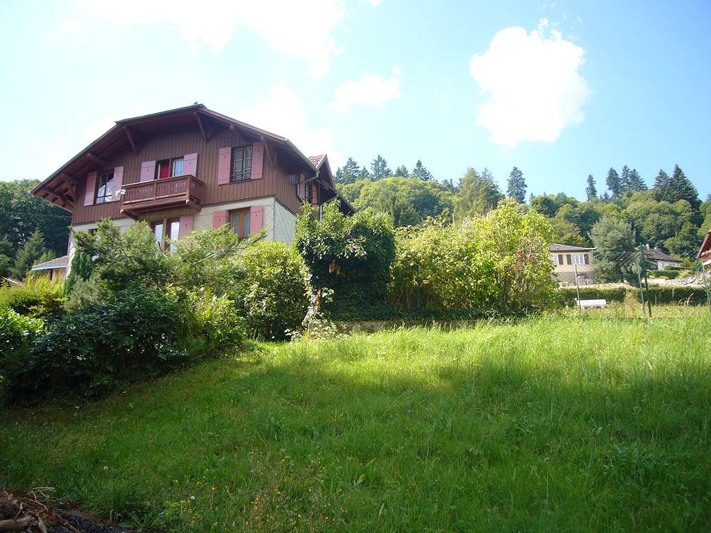 Appartement entier, Gîte dans chalet dans cadre de verdure au calme in Munster, Parc naturel régional des Ballons des Vosges