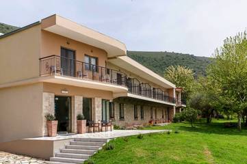 Hôtel pour 3 personnes, avec vue et jardin, animaux acceptés à Arta