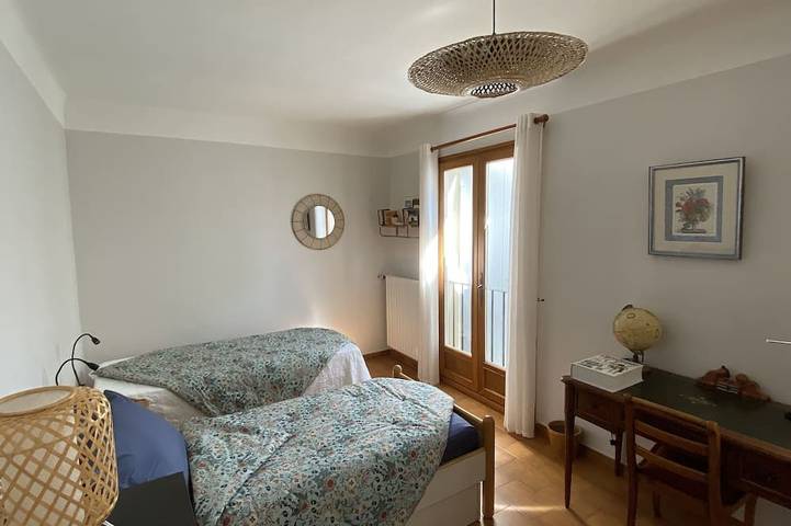 Location de vacances pour 5 personnes, avec terrasse ainsi que jardin et piscine à La Bastidonne - 3