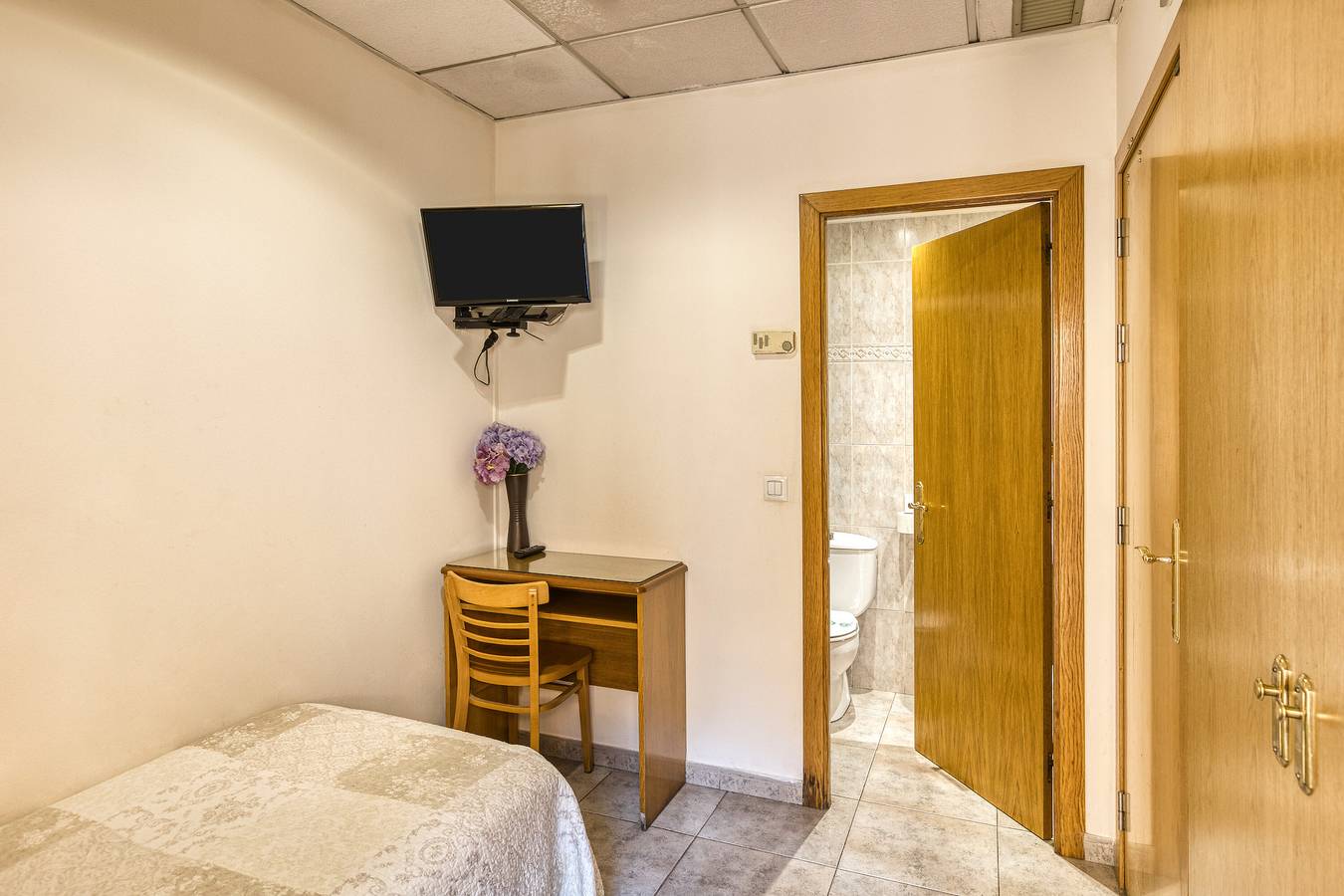 Habitació individual en el Hostal Barrretina in Figueras, Alt Empordà