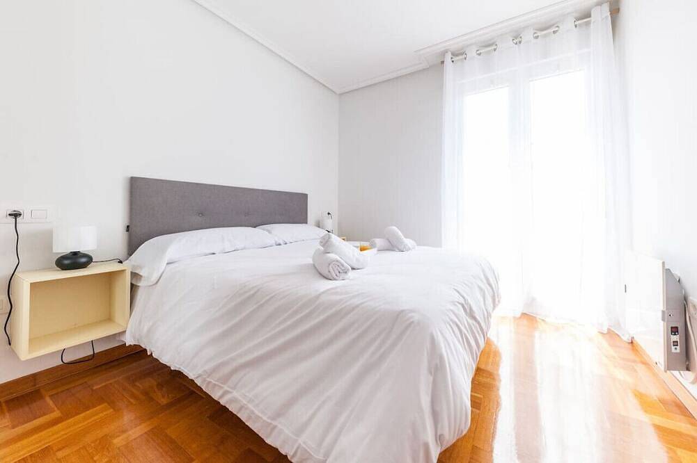 Entire apartment, Charming Coastal Apartment Steps from the Beach in Soto del Barco, Costa Verde (Spain)