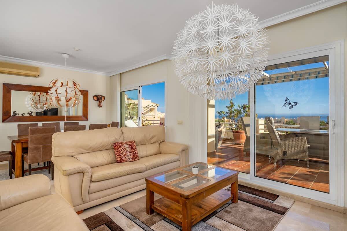 Geheel appartement, Spacious El Faro Penthouse w/ Pool & Beach Access in Mijas Costa, Mijas