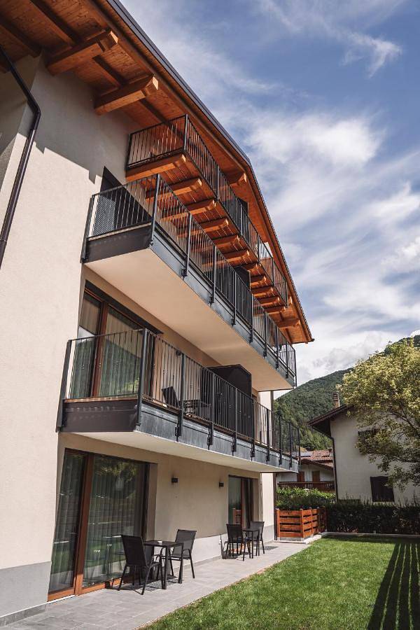 Appartamento per 6 persone, con Balcone e Terrazza nonché Giardino e Panorama a Pieve di Ledro