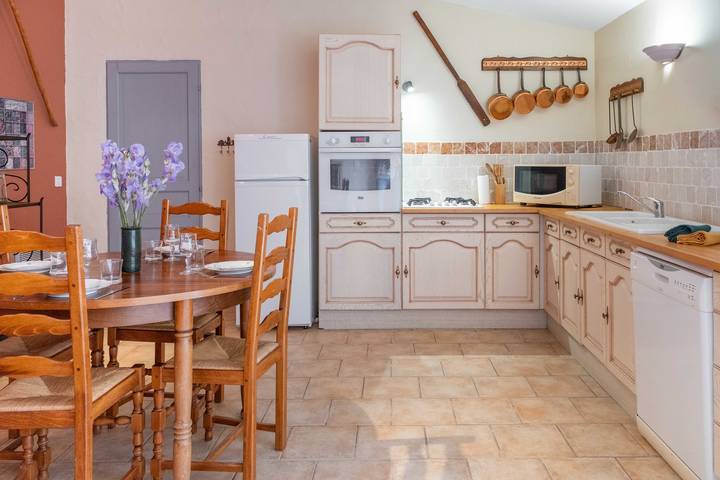 Gîte pour 4 personnes, avec jardin et piscine, animaux acceptés à Joucas - 4