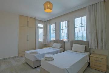 Villa for 12 People in Ölüdeniz, Muğla Province, Photo 4