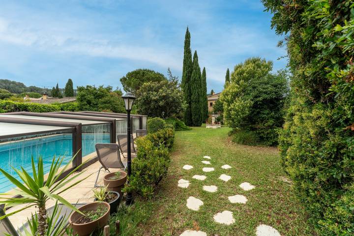Villa for 10 people, with garden - 1
