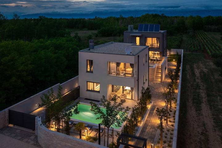 Villa für 14 Personen, mit Sauna und Balkon in Privlaka