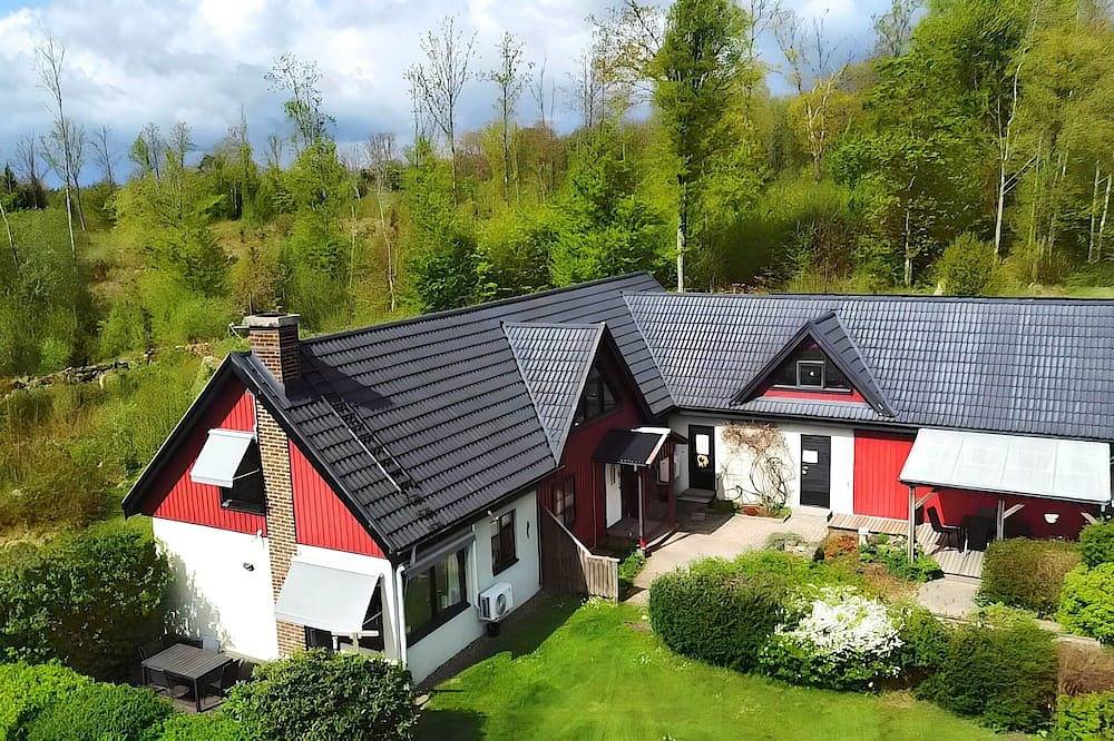 Villa Lisbeth – Großes Ferienhaus mit Sauna & Naturgrundstück bei Osby in Osby, Osby und Umgebung