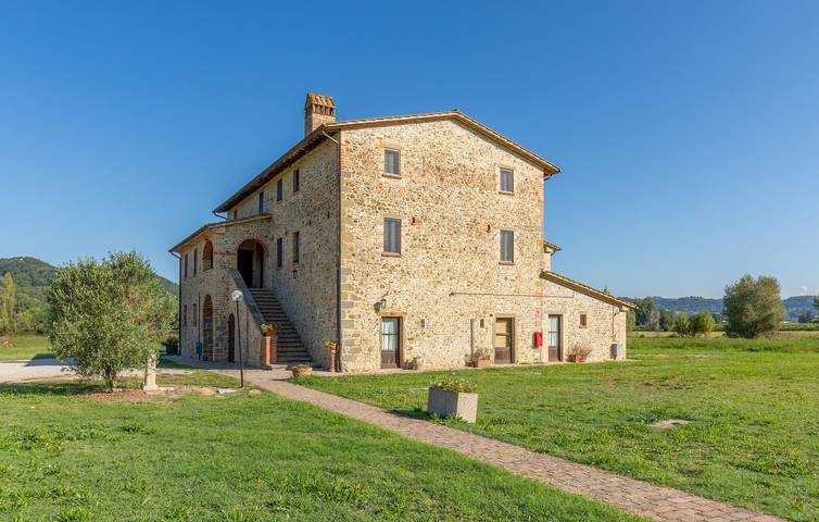 Apartamento junto al lago con piscina y jardín, a 2,5 km de Umbertide in Montone (Italia), Valtiberina